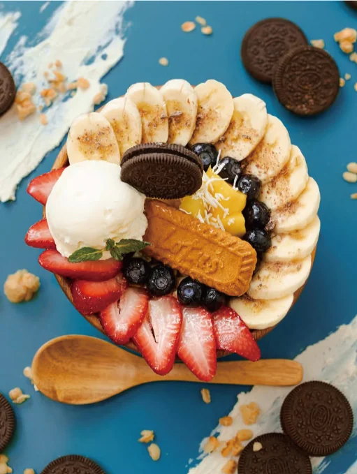 Acai bowl with fresh fruit